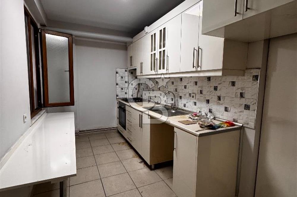 Cumhuriyet Caddesi Üzerinde 5 Bölümden oluşan 2. Kat Ofis