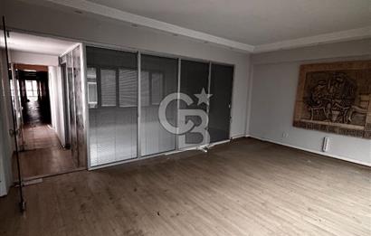 Cumhuriyet Caddesi Üzerinde 5 Bölümden oluşan 2. Kat Ofis