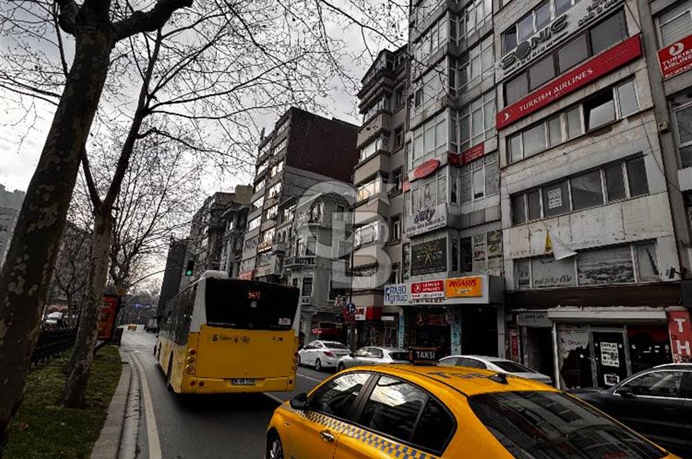Cumhuriyet Caddesi Üzerinde 5 Bölümden oluşan 2. Kat Ofis