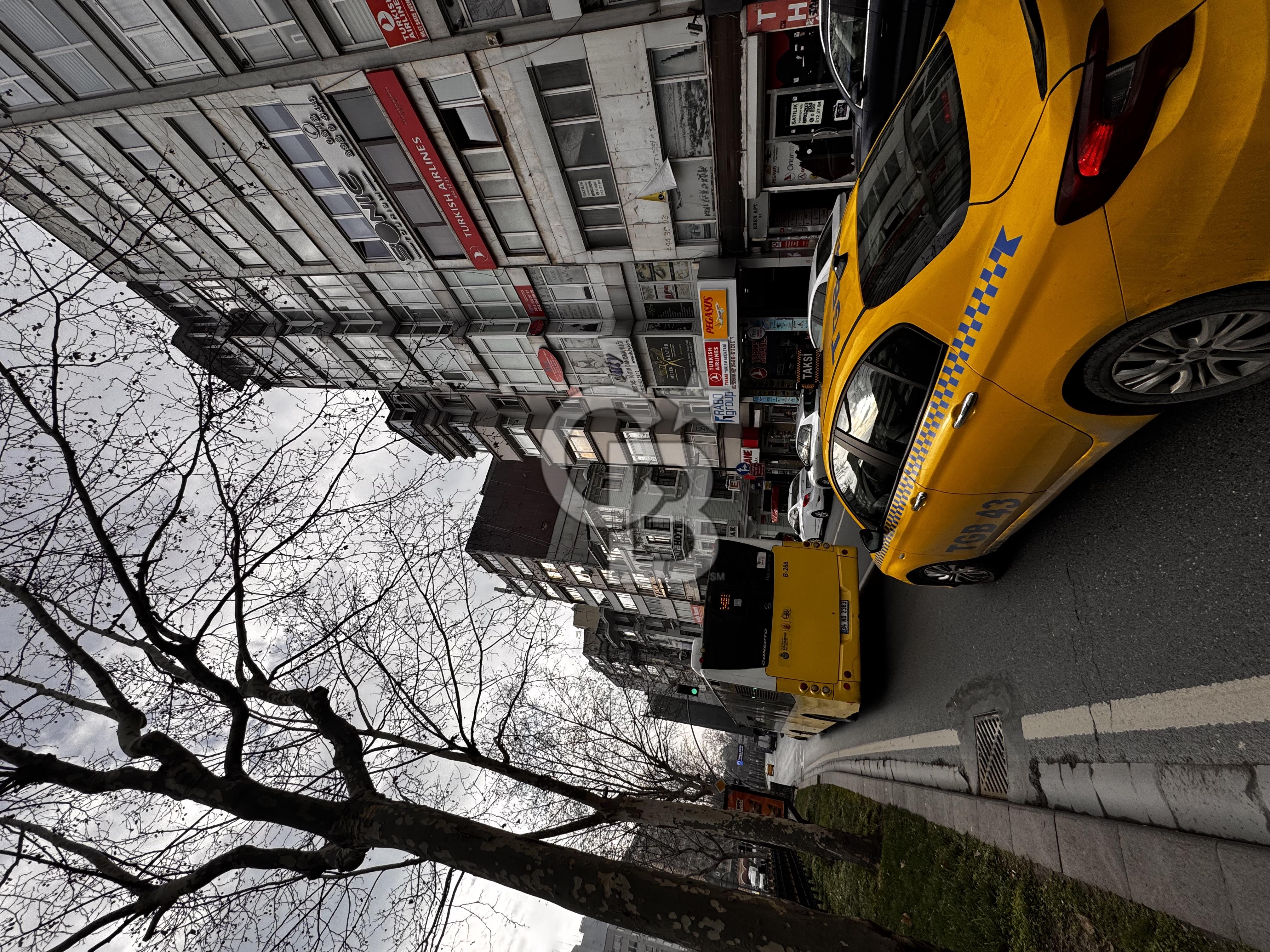 Cumhuriyet Caddesi Üzerinde 5 Bölümden oluşan 2. Kat Ofis
