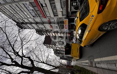 Cumhuriyet Caddesi Üzerinde 5 Bölümden oluşan 2. Kat Ofis
