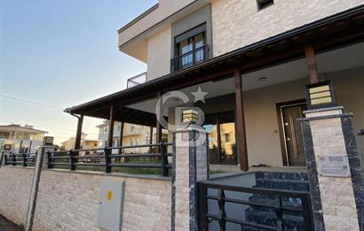 MENDERES ÖZDERE'DE SATILIK SIFIR DENİZ MANZARALI 3+1 VİLLA!