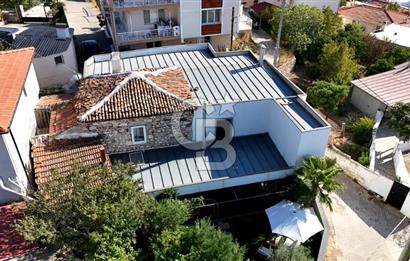 URLA ÖZBEK MAH. ÖZEL TASARIM SATILIK EŞYALI MÜSTAKİL EV