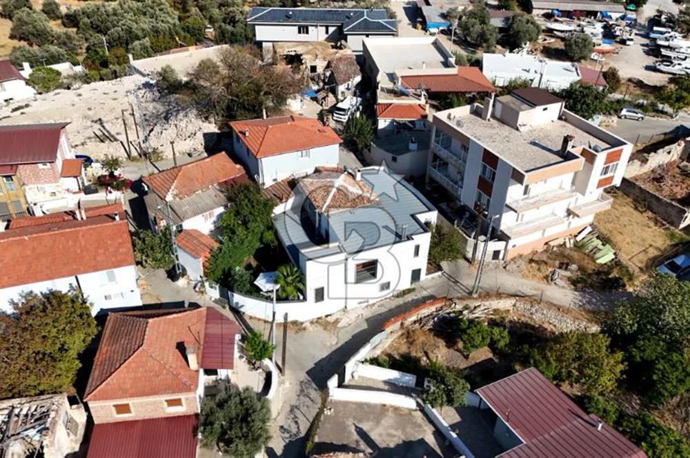 URLA ÖZBEK MAH. ÖZEL TASARIM SATILIK EŞYALI MÜSTAKİL EV