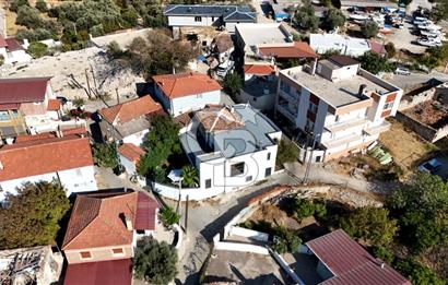 URLA ÖZBEK MAH. ÖZEL TASARIM SATILIK EŞYALI MÜSTAKİL EV