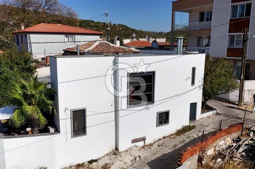 URLA ÖZBEK MAH. ÖZEL TASARIM SATILIK EŞYALI MÜSTAKİL EV