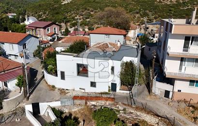 URLA ÖZBEK MAH. ÖZEL TASARIM SATILIK EŞYALI MÜSTAKİL EV