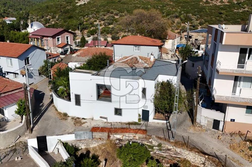 URLA ÖZBEK MAH. ÖZEL TASARIM SATILIK EŞYALI MÜSTAKİL EV
