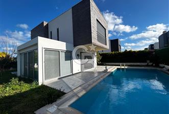 ÇEŞME SELİMOĞLU VİLLARINDA SATILIK 4+1 VİLLA