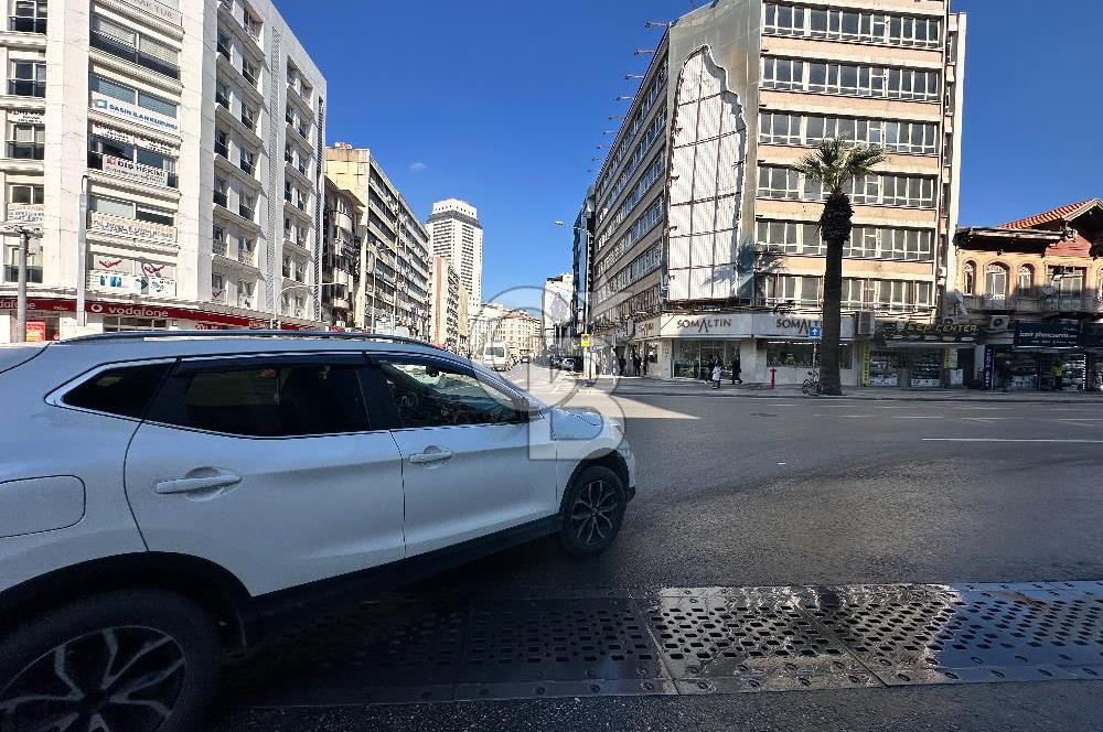 Kiralık 375 m2 Dükkan Fevzipaşa Bulvarında Çankaya Metro çıkışında