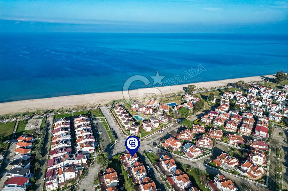 Kuşadası Davutlar Sahile Ve Plaja İlk Sitede Tripleks Villa