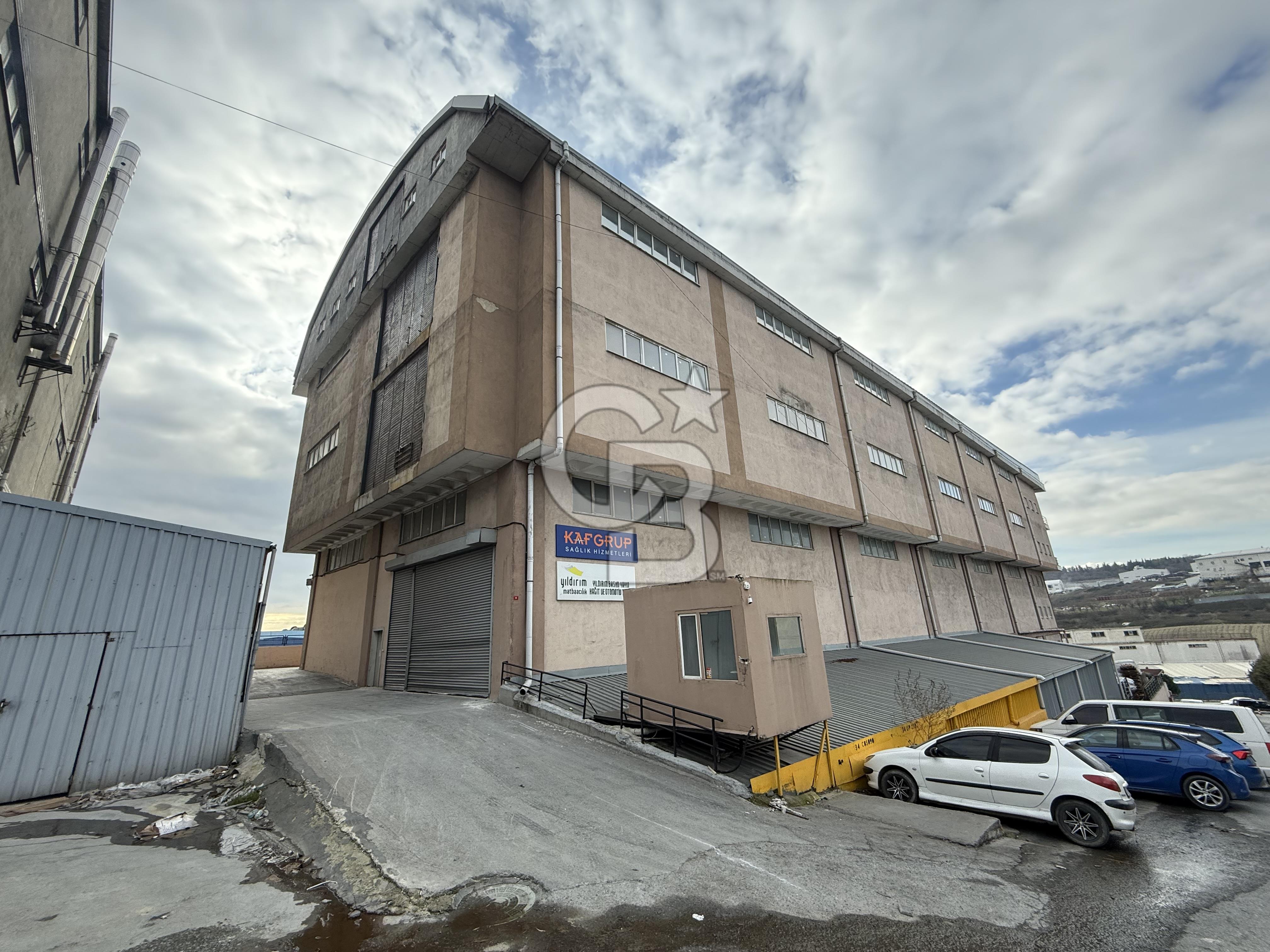 Hadımköy'de Kiralık 4500m2 Depo Müstakil 3 Katlı İmalata Uygun