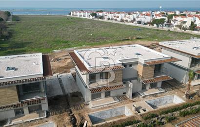 KADRAJ AYAZMEND AYVALIK' da Satılık Müstakil Havuzlu Villalar