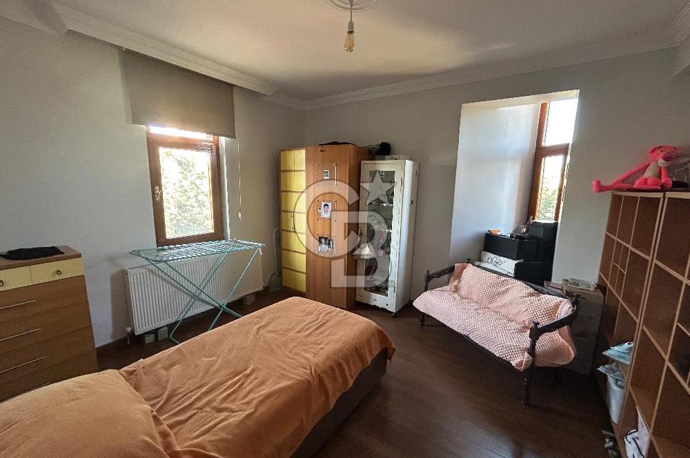 https://www.sahibinden.com/ilan/emlak-konut-satilik-golbasi-karsiyaka-800m2-arsa-payli-250m2-satilik-villa-1226554341/detay/