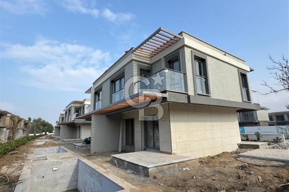 KADRAJ AYAZMEND AYVALIK' da Satılık Müstakil Havuzlu Villalar