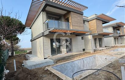 KADRAJ AYAZMEND AYVALIK' da Müstakil Havuzlu Lüks Villalar