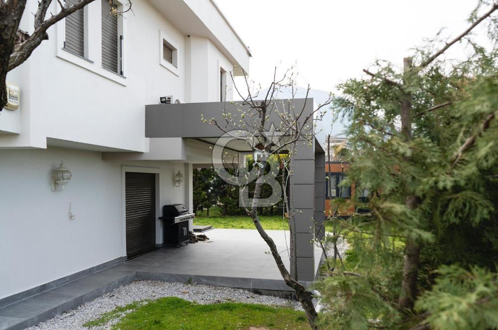 Hallaçlar Mah. Doğa Sitesinde 4.5+1 395 M² Satılık Lüks Villa
