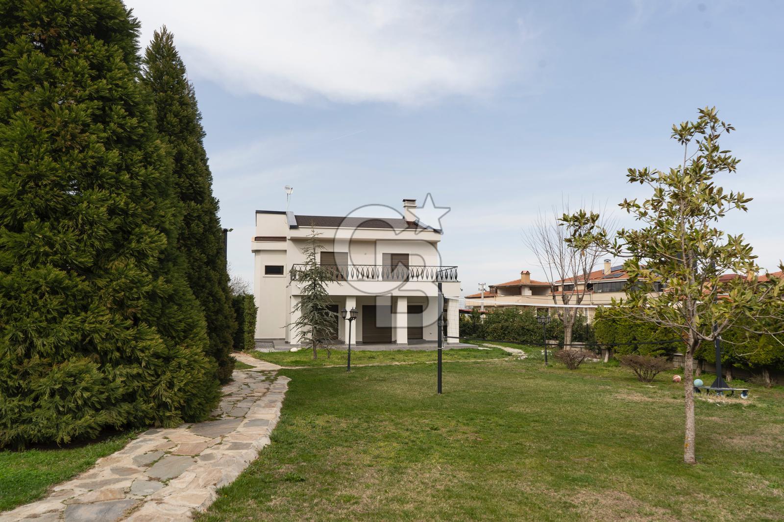 Hallaçlar Mah. Doğa Sitesinde 4.5+1 395 M² Satılık Lüks Villa