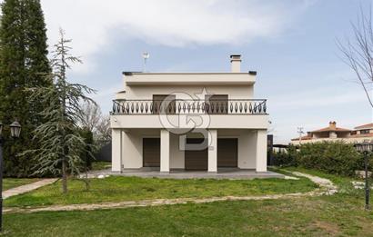 Hallaçlar Mah. Doğa Sitesinde 4.5+1 395 M² Satılık Lüks Villa