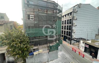 BEYOĞLU HACIMİMİ’DE KÖŞE KONUMLU SATILIK BİNA