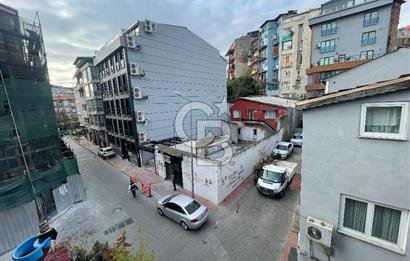 BEYOĞLU HACIMİMİ’DE KÖŞE KONUMLU SATILIK BİNA