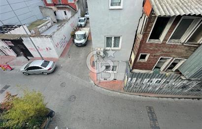 BEYOĞLU HACIMİMİ’DE KÖŞE KONUMLU SATILIK BİNA