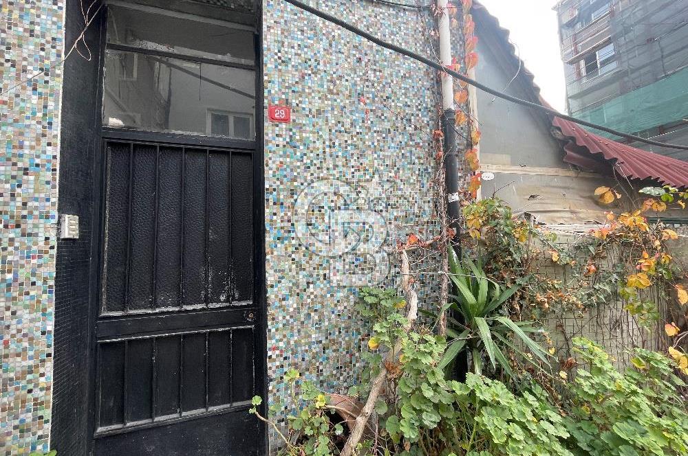 BEYOĞLU HACIMİMİ’DE KÖŞE KONUMLU SATILIK BİNA