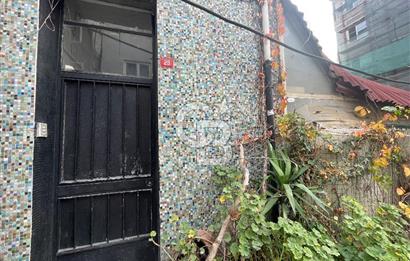 BEYOĞLU HACIMİMİ’DE KÖŞE KONUMLU SATILIK BİNA