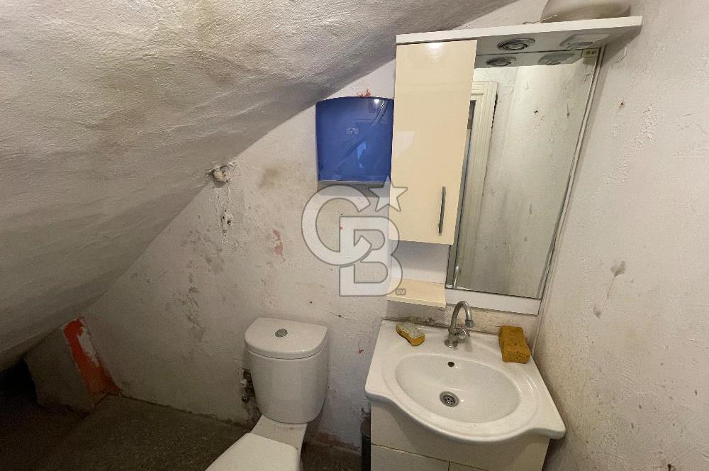 BEYOĞLU HACIMİMİ’DE KÖŞE KONUMLU SATILIK BİNA