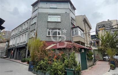 BEYOĞLU HACIMİMİ’DE KÖŞE KONUMLU SATILIK BİNA