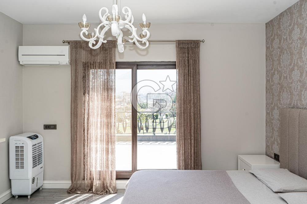 Hallaçlar Mah. Doğa Sitesinde 4.5+1 395 M² Satılık Lüks Villa