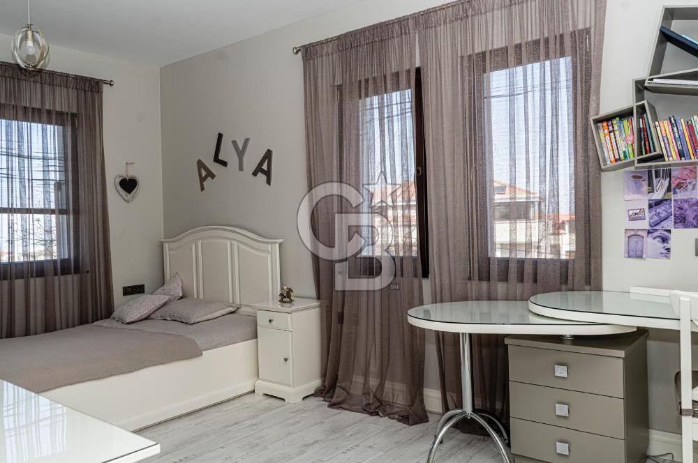 Hallaçlar Mah. Doğa Sitesinde 4.5+1 395 M² Satılık Lüks Villa