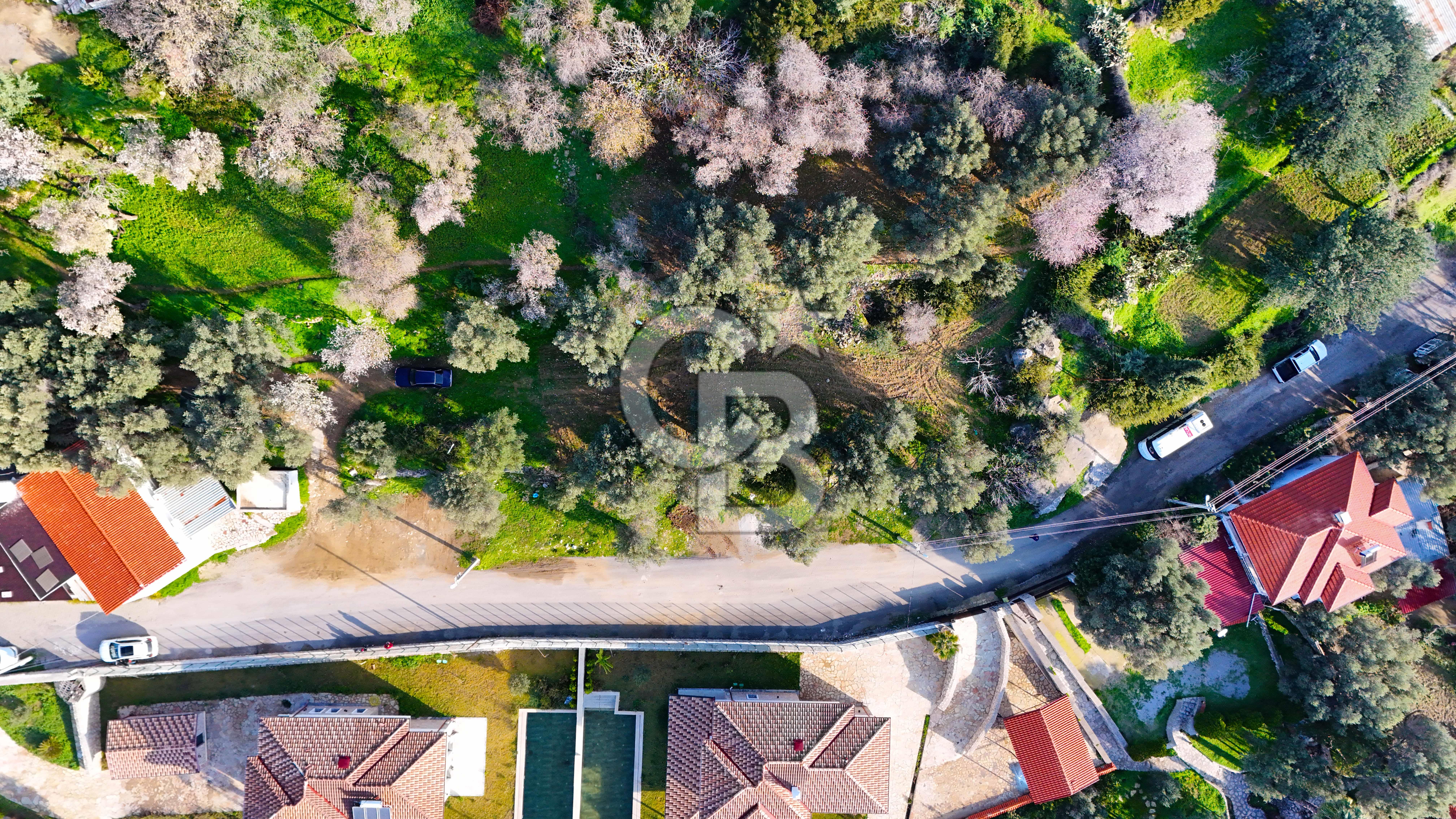 Datça Emecik'te Köy İçi İmarlı 394 m² Arsa