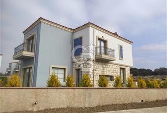 ÇINARLI EVLERİNDE BAHÇELİ SİTE İÇERİSİNDE SATILIK VİLLA 