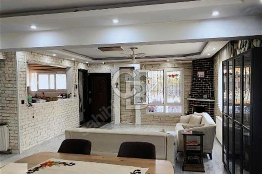 BORNOVA YAKAKÖY'DE 1100 M2 ARSA İÇİNDE 5+1 SATILIK TRİPLEKS VİLLA