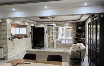 BORNOVA YAKAKÖY'DE 1100 M2 ARSA İÇİNDE 5+1 SATILIK TRİPLEKS VİLLA