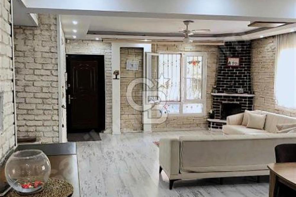 BORNOVA YAKAKÖY'DE 1100 M2 ARSA İÇİNDE 5+1 SATILIK TRİPLEKS VİLLA
