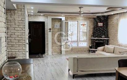 BORNOVA YAKAKÖY'DE 1100 M2 ARSA İÇİNDE 5+1 SATILIK TRİPLEKS VİLLA
