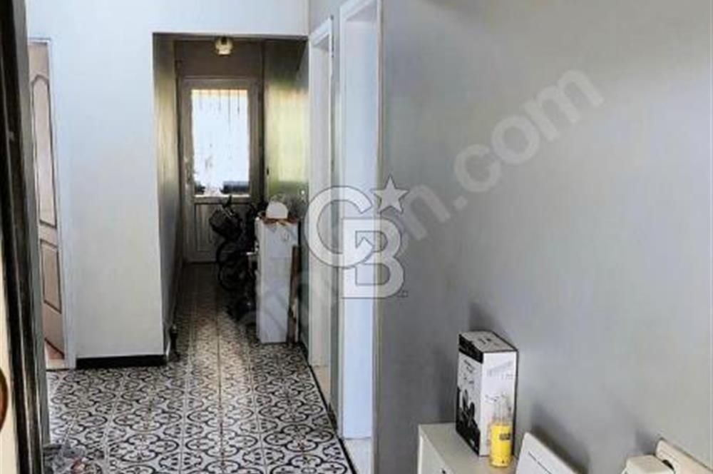 BORNOVA YAKAKÖY'DE 1100 M2 ARSA İÇİNDE 5+1 SATILIK TRİPLEKS VİLLA