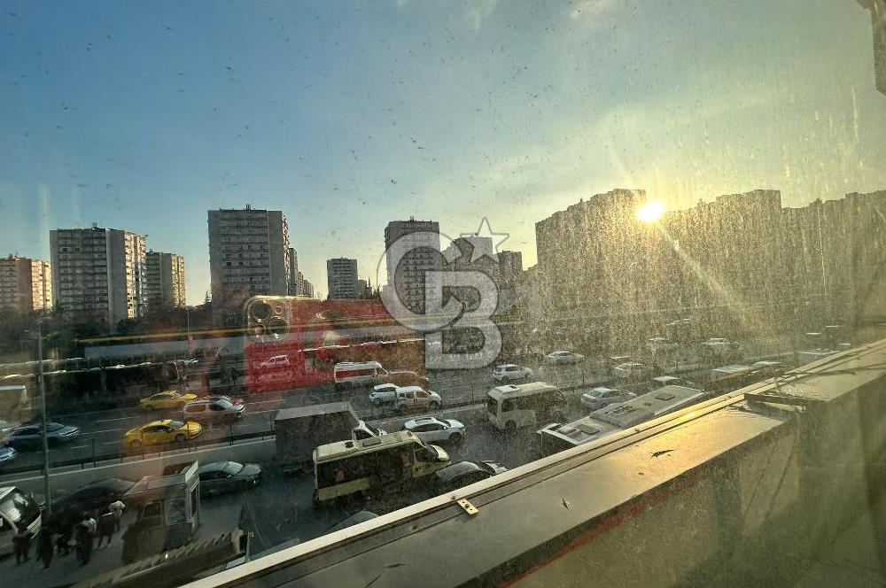 Şirinevler Meydan'da E-5 Cepheli Kiralık İş Yerine Uygun Daire