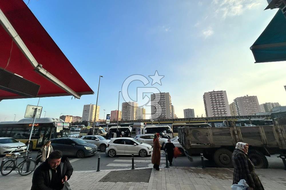 Şirinevler Meydan'da E-5 Cepheli Kiralık İş Yerine Uygun Daire
