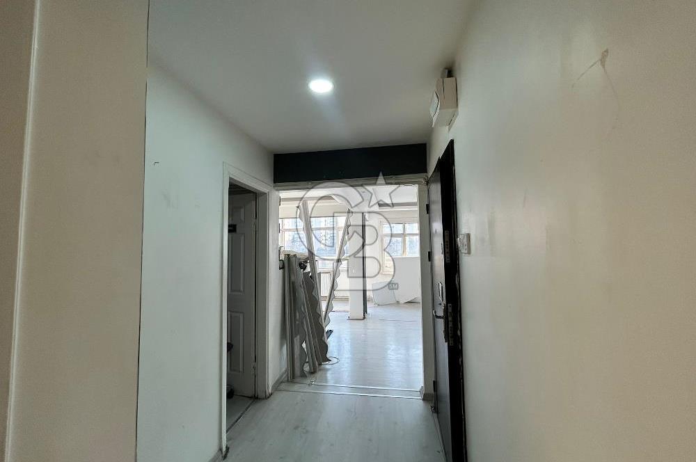 Şirinevler Meydan'da E-5 Cepheli Kiralık İş Yerine Uygun Daire