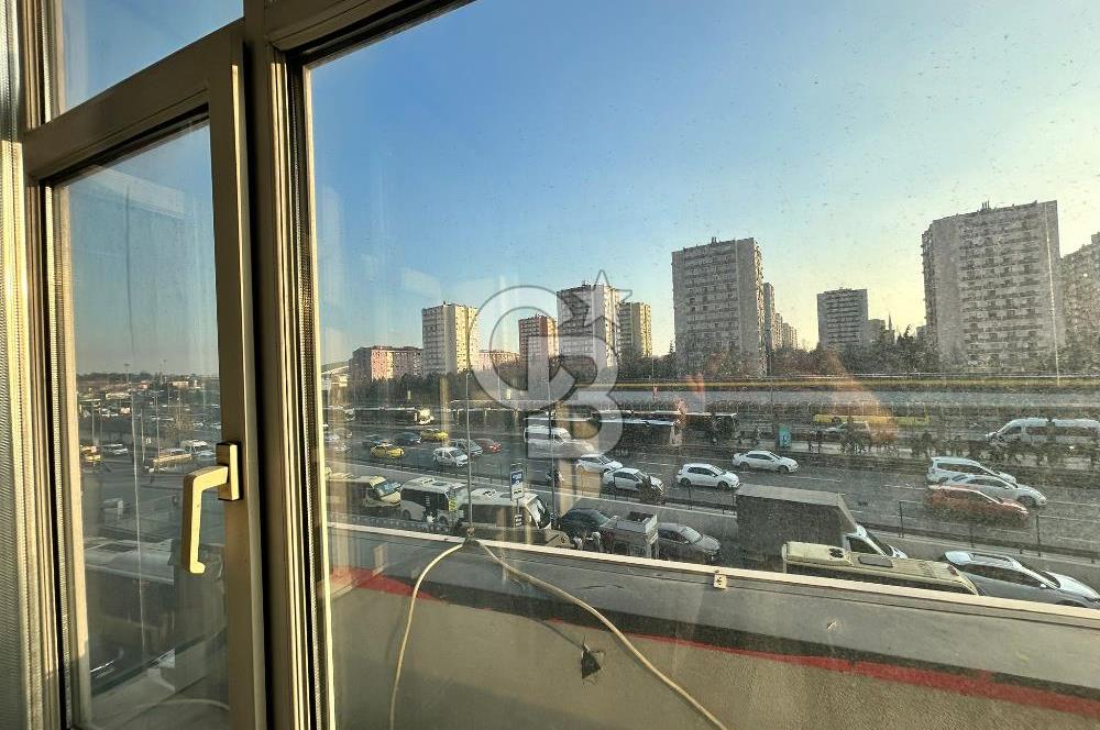Şirinevler Meydan'da E-5 Cepheli Kiralık İş Yerine Uygun Daire