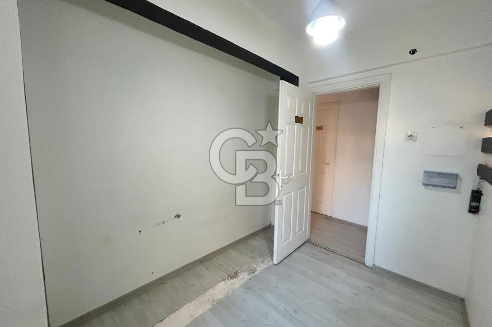 Şirinevler Meydan'da E-5 Cepheli Kiralık İş Yerine Uygun Daire