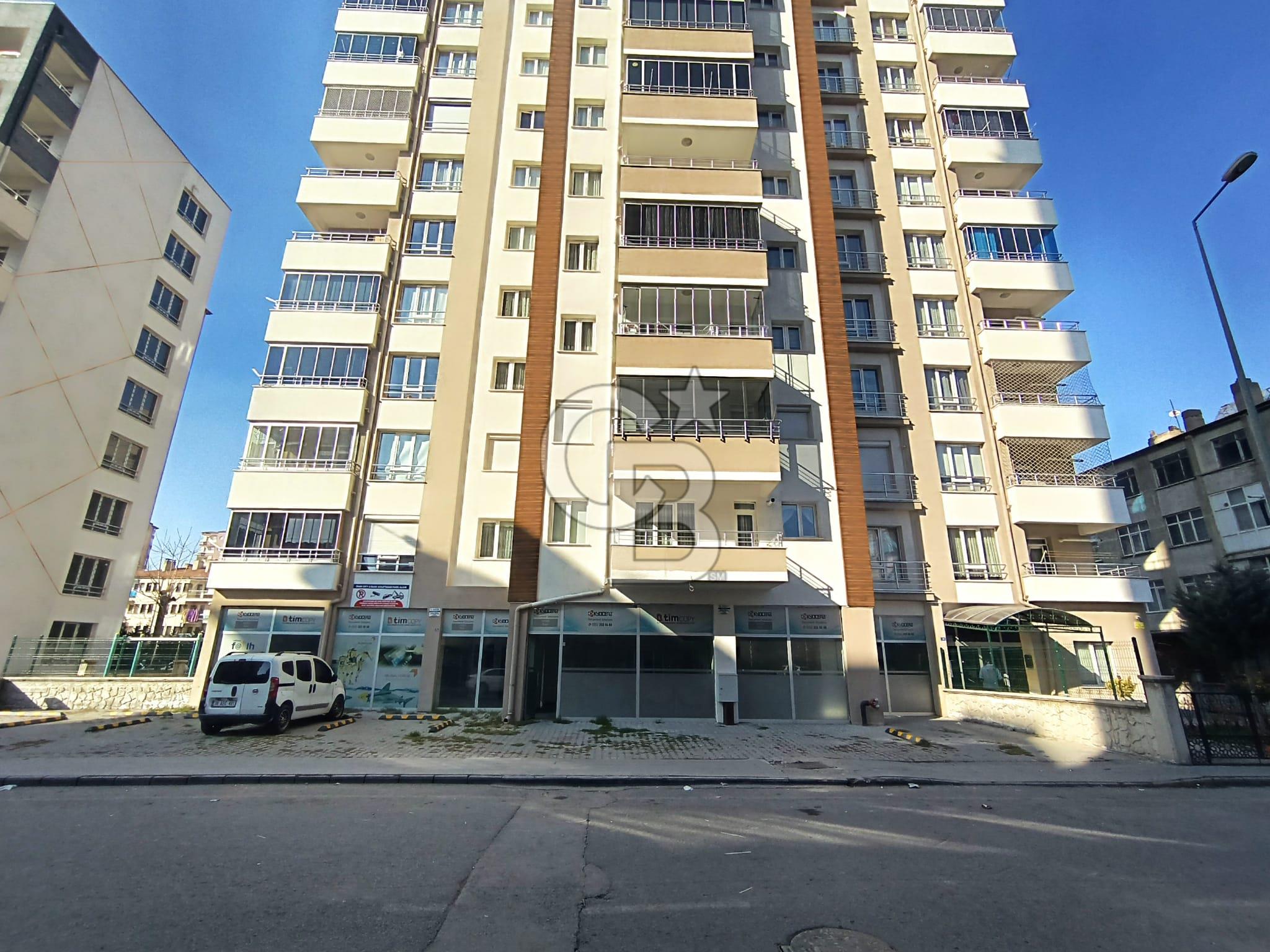 KILIÇARSLANDA KOMPLE BİNA ALTI SATILIK 390 M2 DÜKKAN