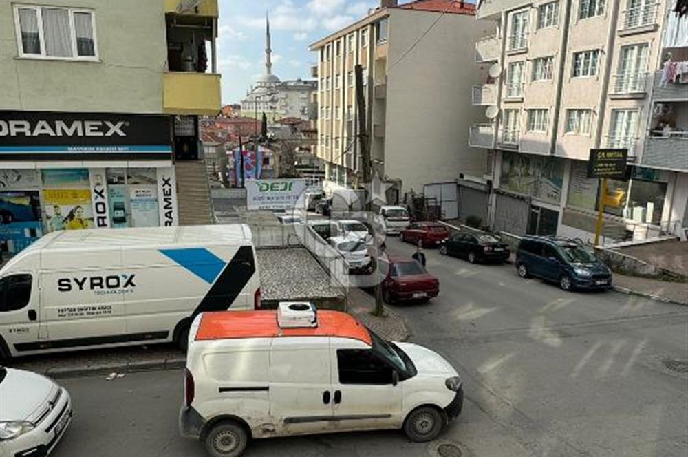 Fatih Caddesi'nin iki altı satılık dükkan 