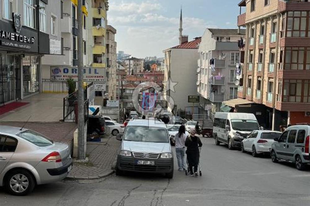 Fatih Caddesi'nin iki altı satılık dükkan 