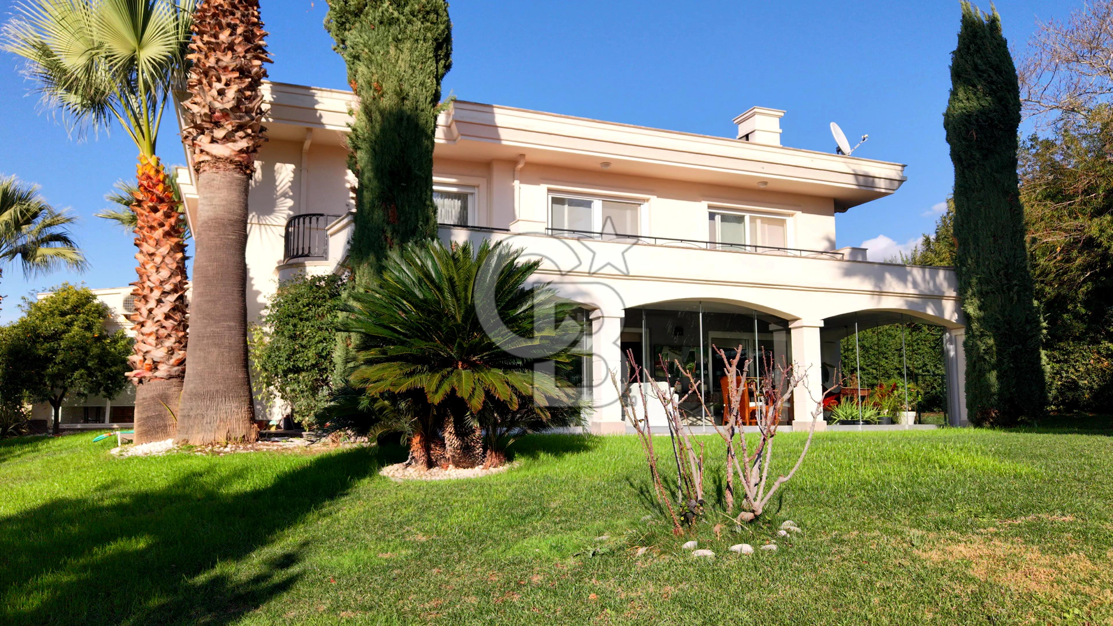 URLA BADEMLER HİSAR EVLERİ'NDE LÜKS VİLLA SATILIK