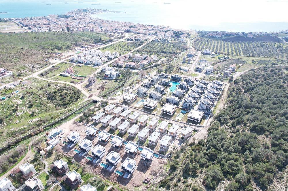 ÇANDARLI MERKEZİ LOKASYONDA MÜSTAKİL HAVUZLU VİLLA