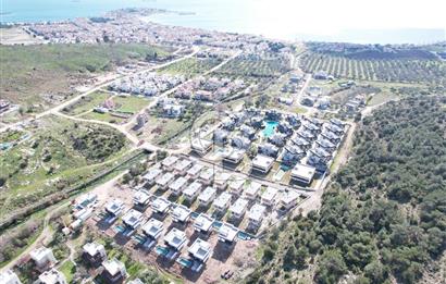 ÇANDARLI MERKEZİ LOKASYONDA MÜSTAKİL HAVUZLU VİLLA